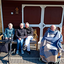 Die ersten Sonnenstrahlen genießen