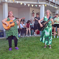 Gitarrenmusik mit Karin und Sandra